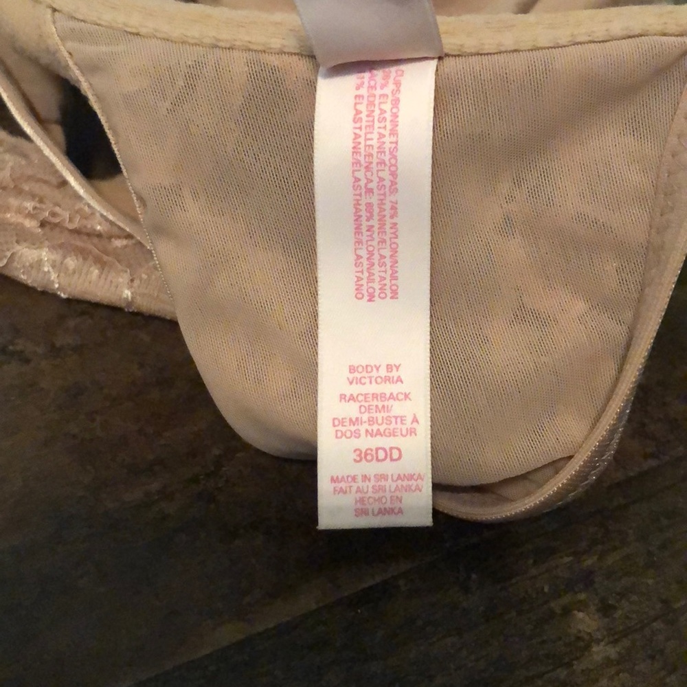 Victoria Secret Razorback Bra! - Picture 3 of 3